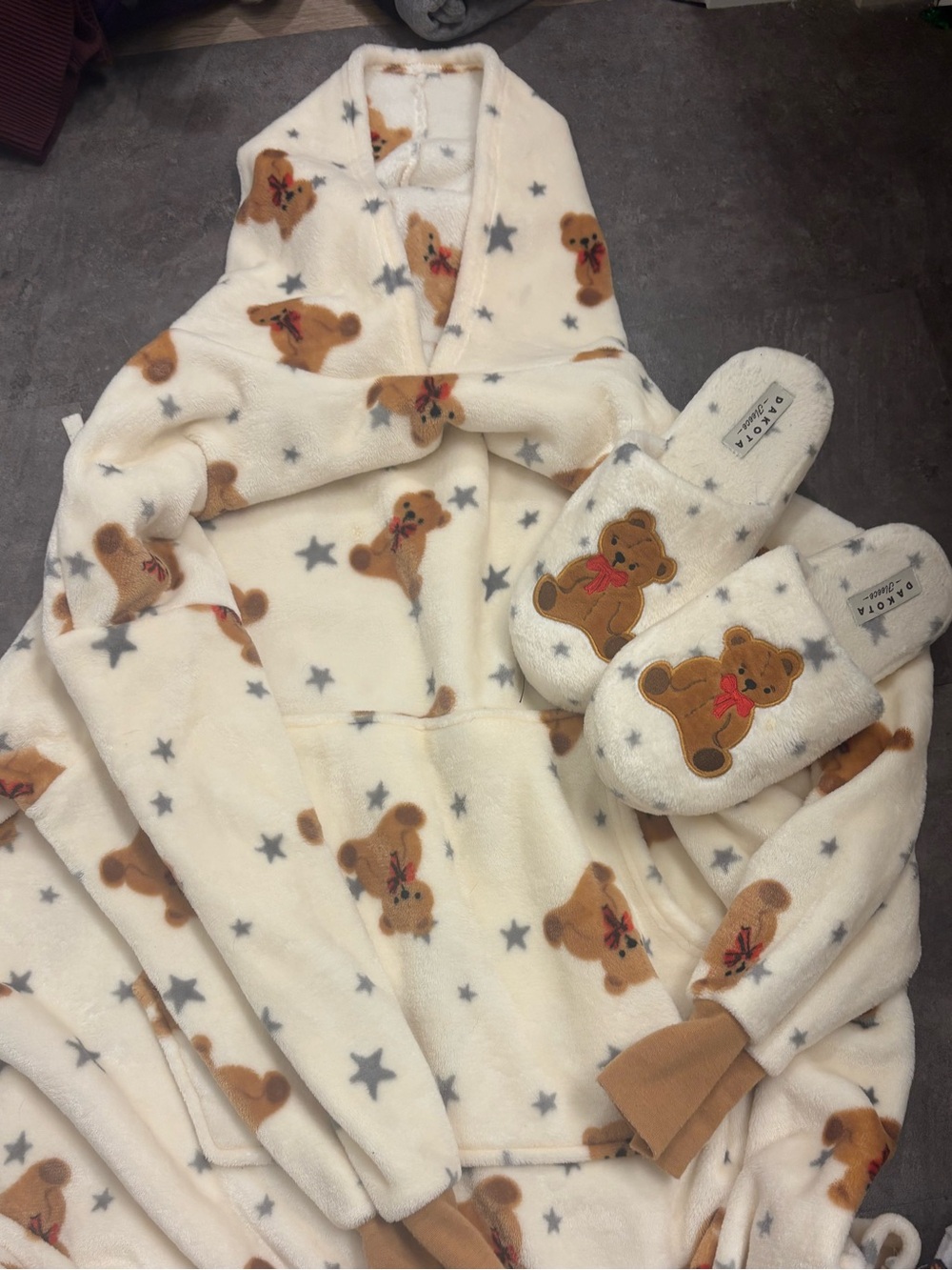 Cozy Teddy Bear Hooded Robe & Slippers - Cream with Brown Bears